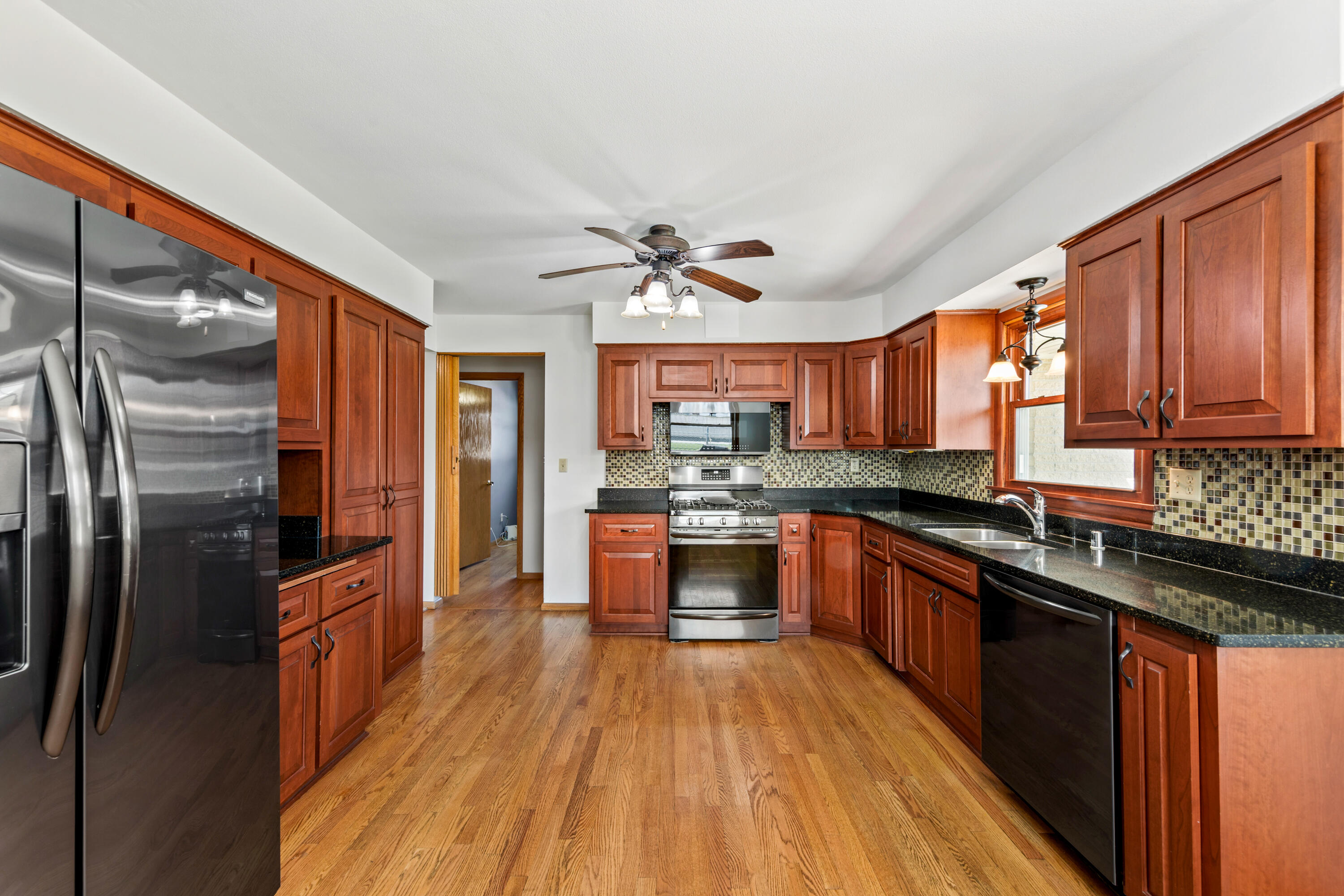 4052 North 89th Street Milwaukee, WI 53222 - Photo 11 of 36 4052 N 89th St-12