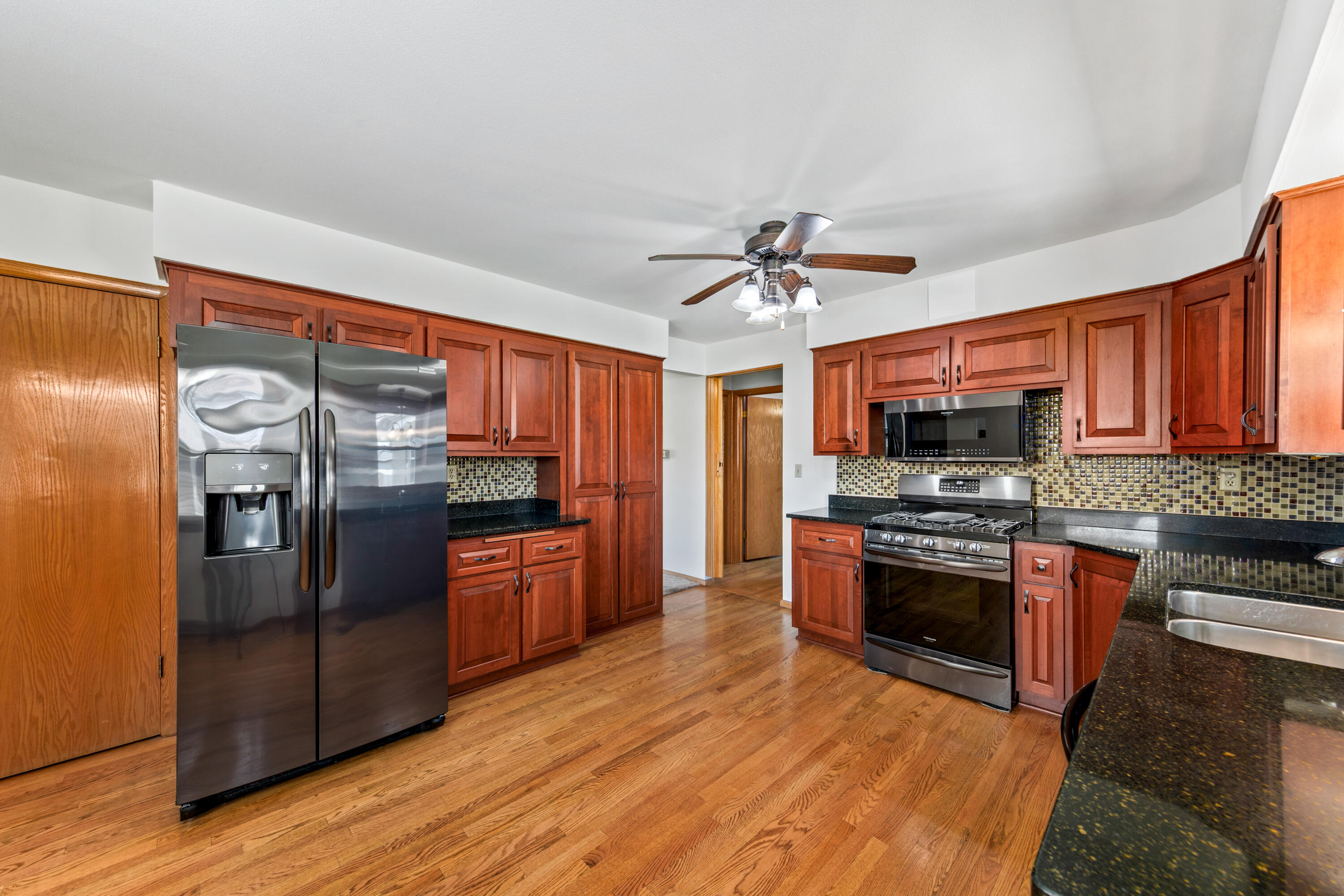 4052 North 89th Street Milwaukee, WI 53222 - Photo 12 of 36 4052 N 89th St-13