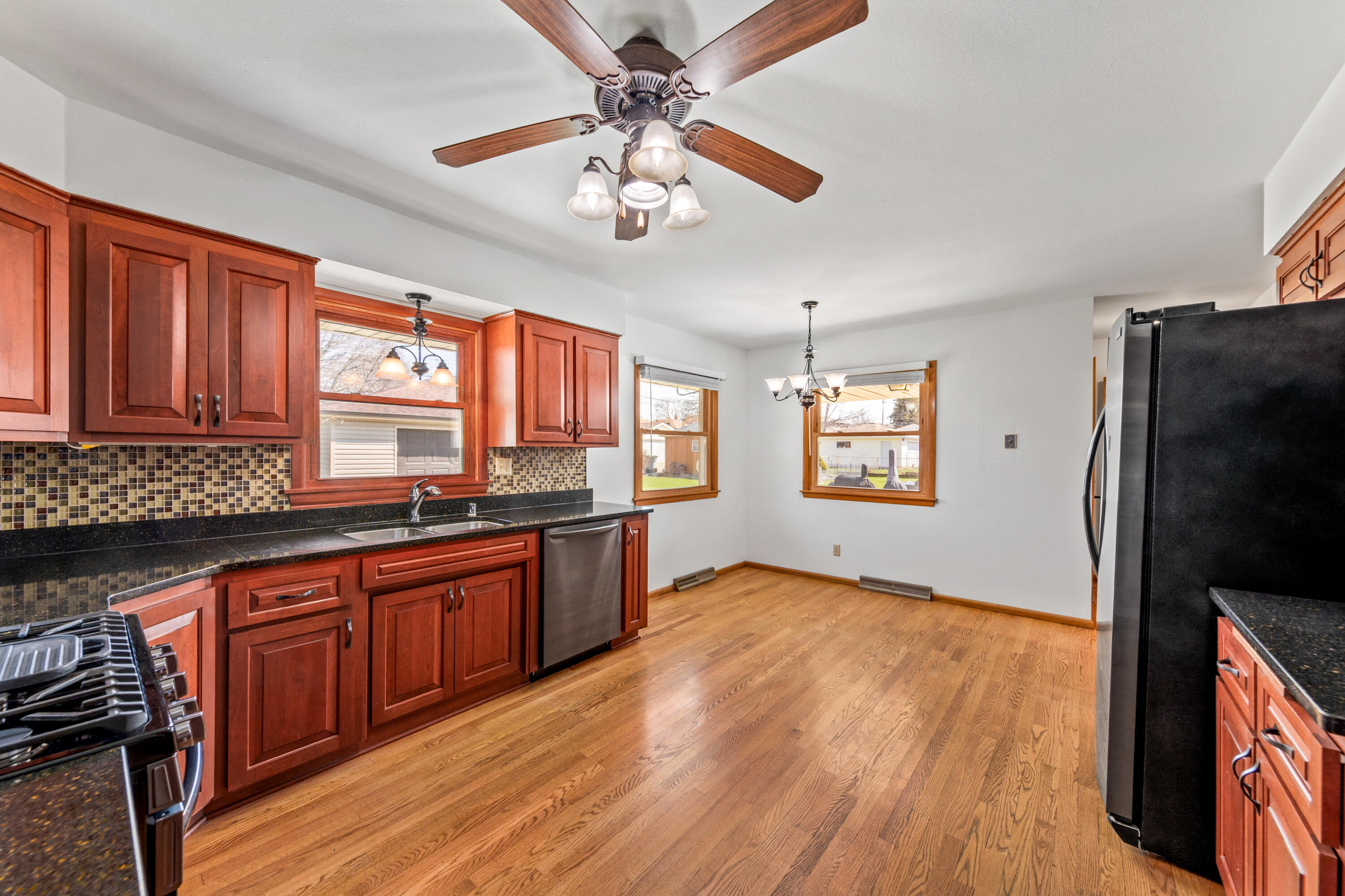4052 North 89th Street Milwaukee, WI 53222 - Photo 13 of 36 4052 N 89th St-14