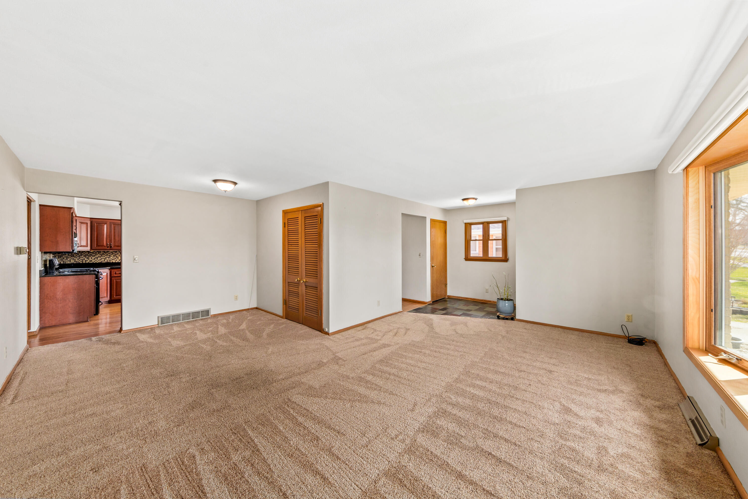 4052 North 89th Street Milwaukee, WI 53222 - Photo 5 of 36 4052 N 89th St-6