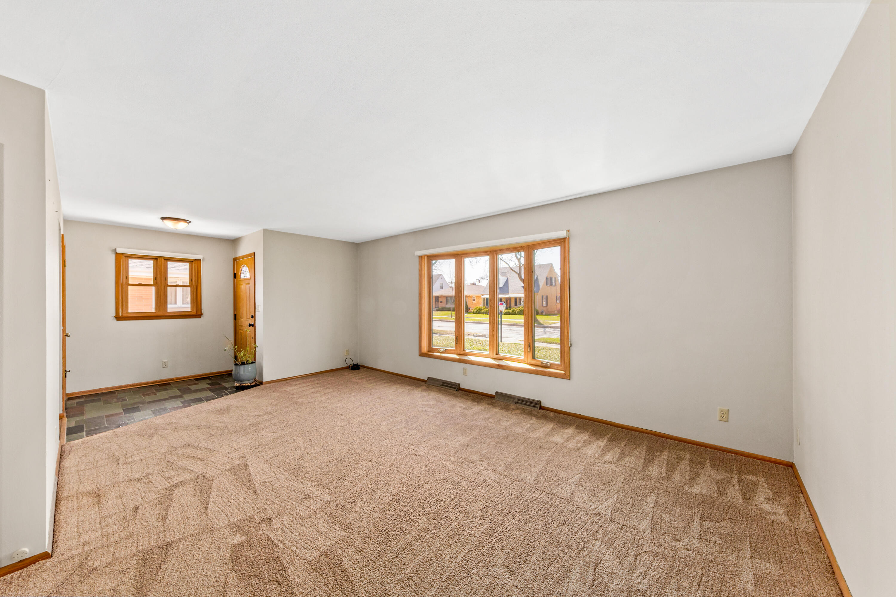 4052 North 89th Street Milwaukee, WI 53222 - Photo 7 of 36 4052 N 89th St-8