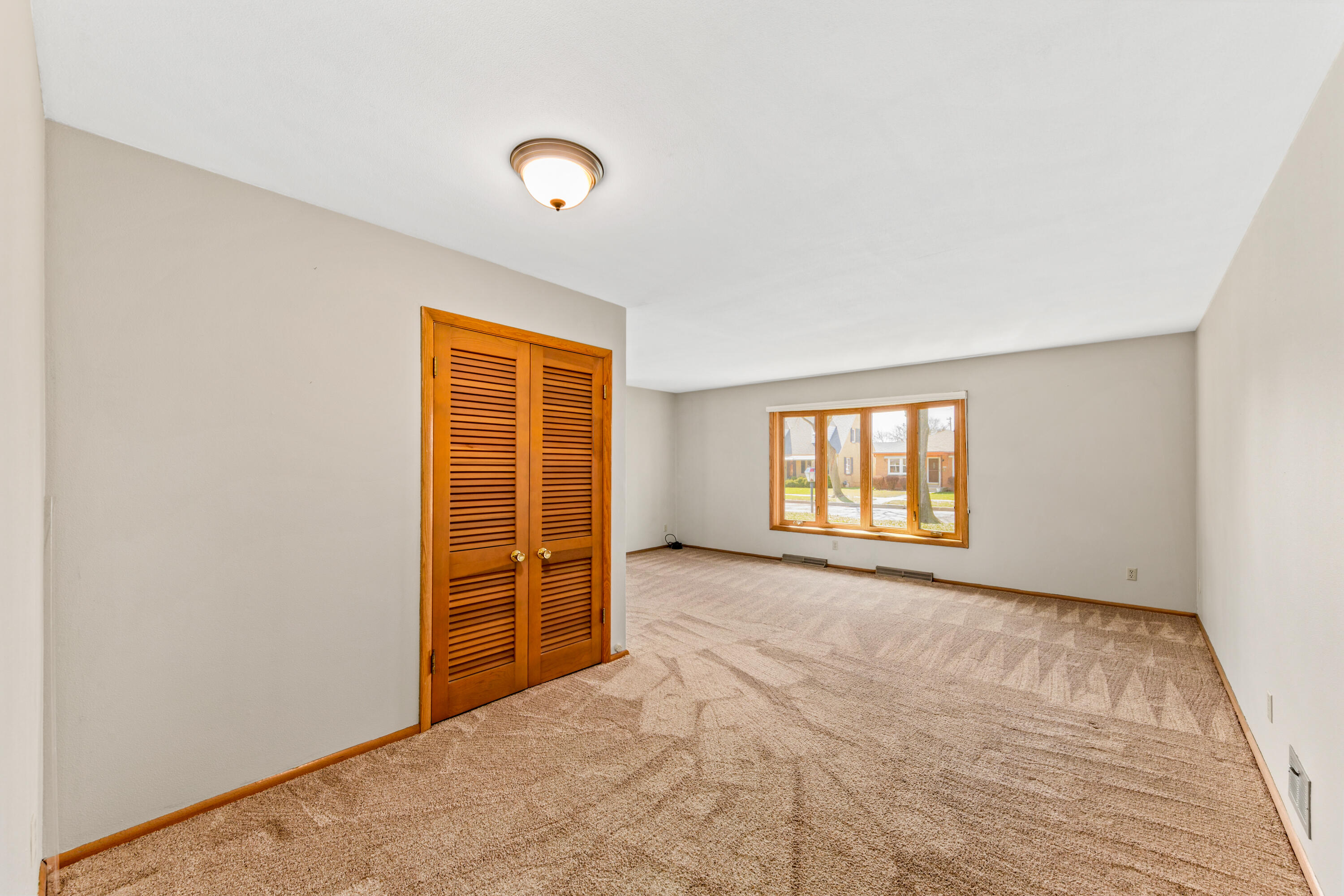 4052 North 89th Street Milwaukee, WI 53222 - Photo 8 of 36 4052 N 89th St-9