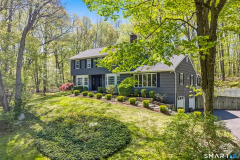 $750,000 | 7 Arapaho Road, Brookfield, CT 06804