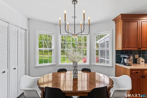 $750,000 | 7 Arapaho Road, Brookfield, CT 06804