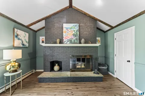 $750,000 | 7 Arapaho Road, Brookfield, CT 06804