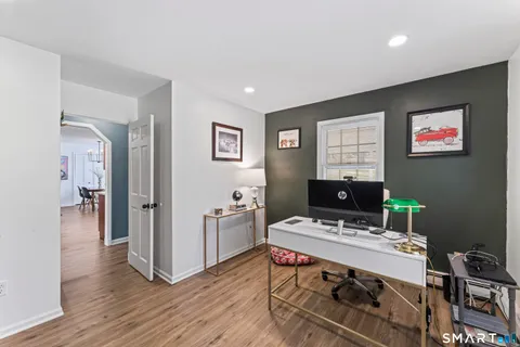 $750,000 | 7 Arapaho Road, Brookfield, CT 06804