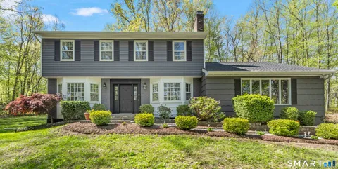 $750,000 | 7 Arapaho Road, Brookfield, CT 06804