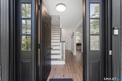 $750,000 | 7 Arapaho Road, Brookfield, CT 06804