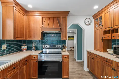 $750,000 | 7 Arapaho Road, Brookfield, CT 06804