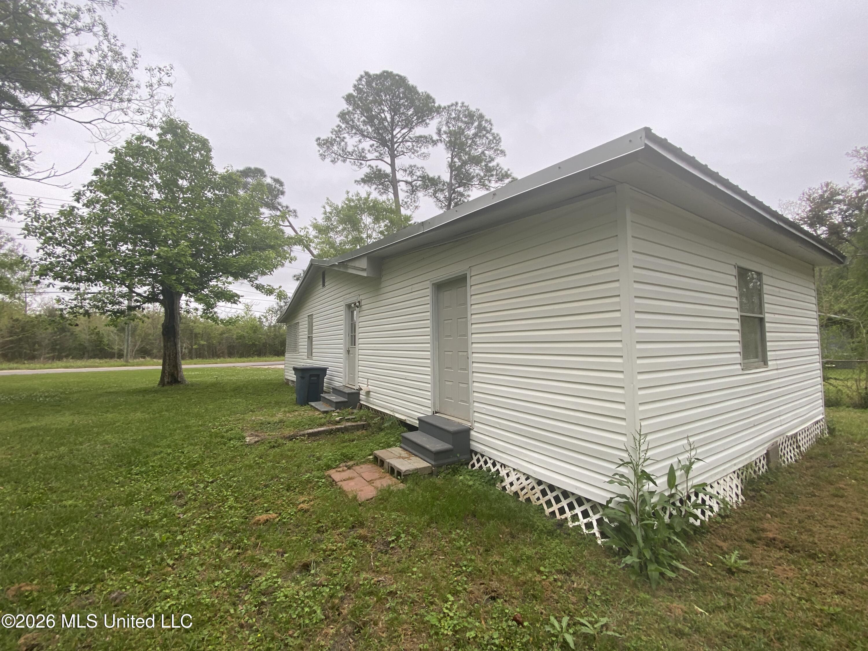 6013 Elder Ferry Road Moss Point, MS 39563 - Photo 8 of 32 IMG_3372