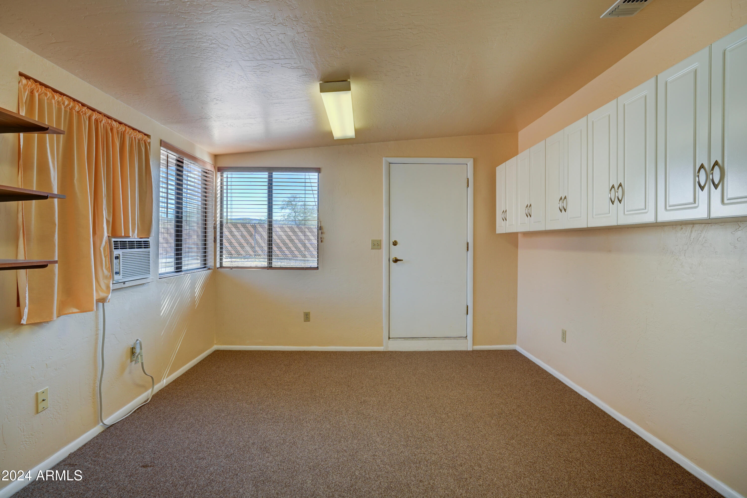 4990 East Geronimo Road Rimrock, AZ 86335 - Photo 15 of 40 Family Room 1