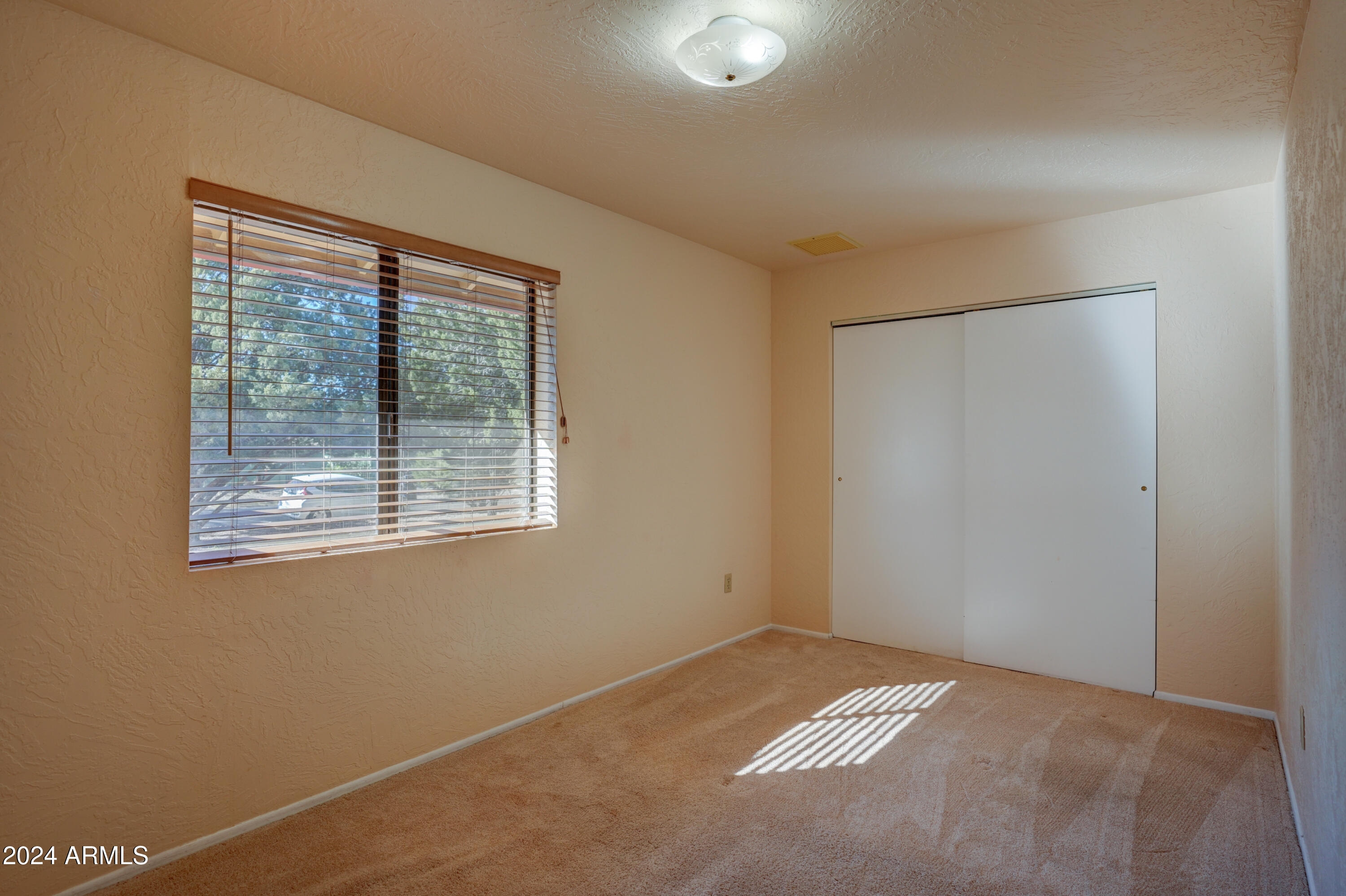 4990 East Geronimo Road Rimrock, AZ 86335 - Photo 17 of 40 Guest Bedroom 1