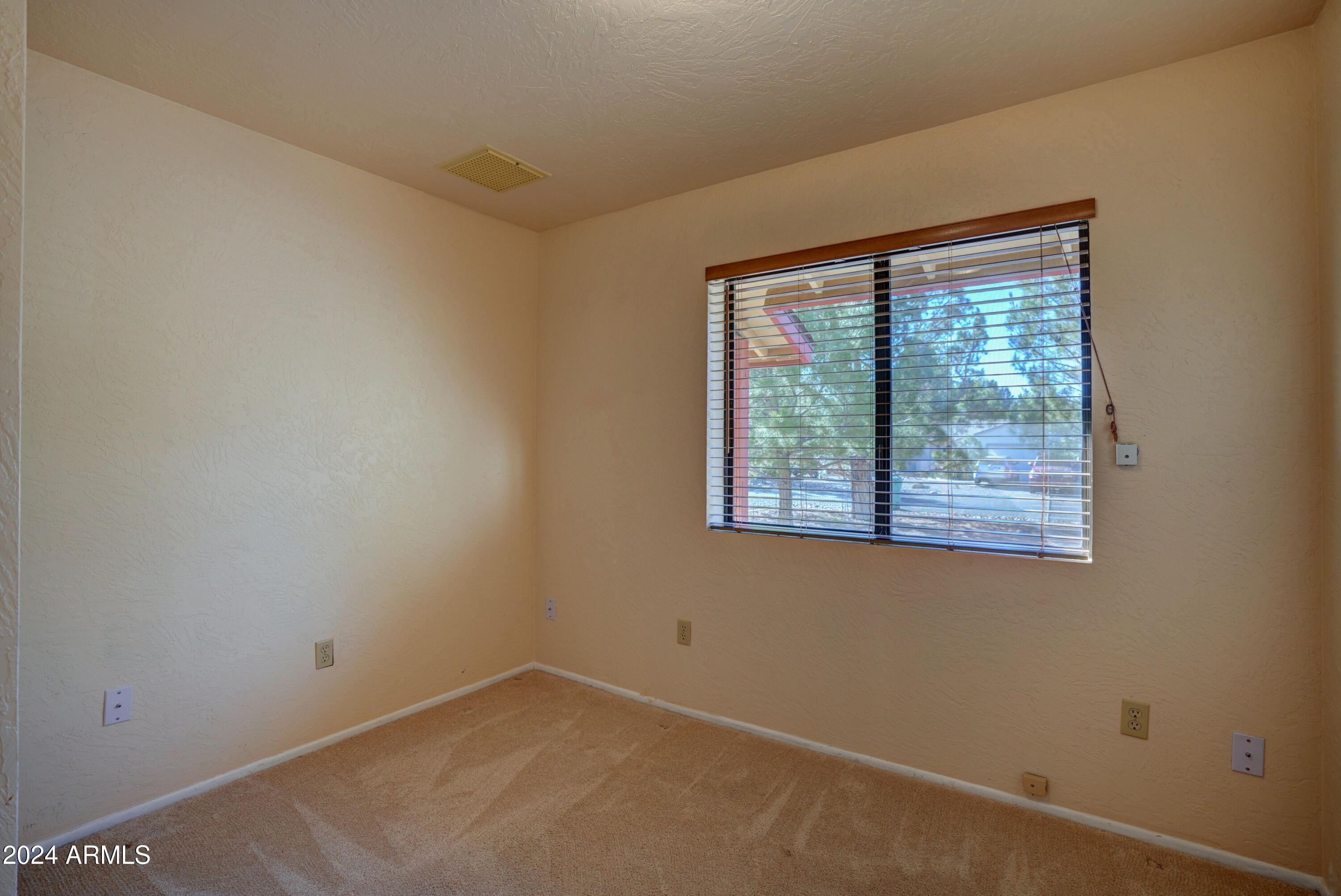 4990 East Geronimo Road Rimrock, AZ 86335 - Photo 19 of 40 Guest Bedroom 2
