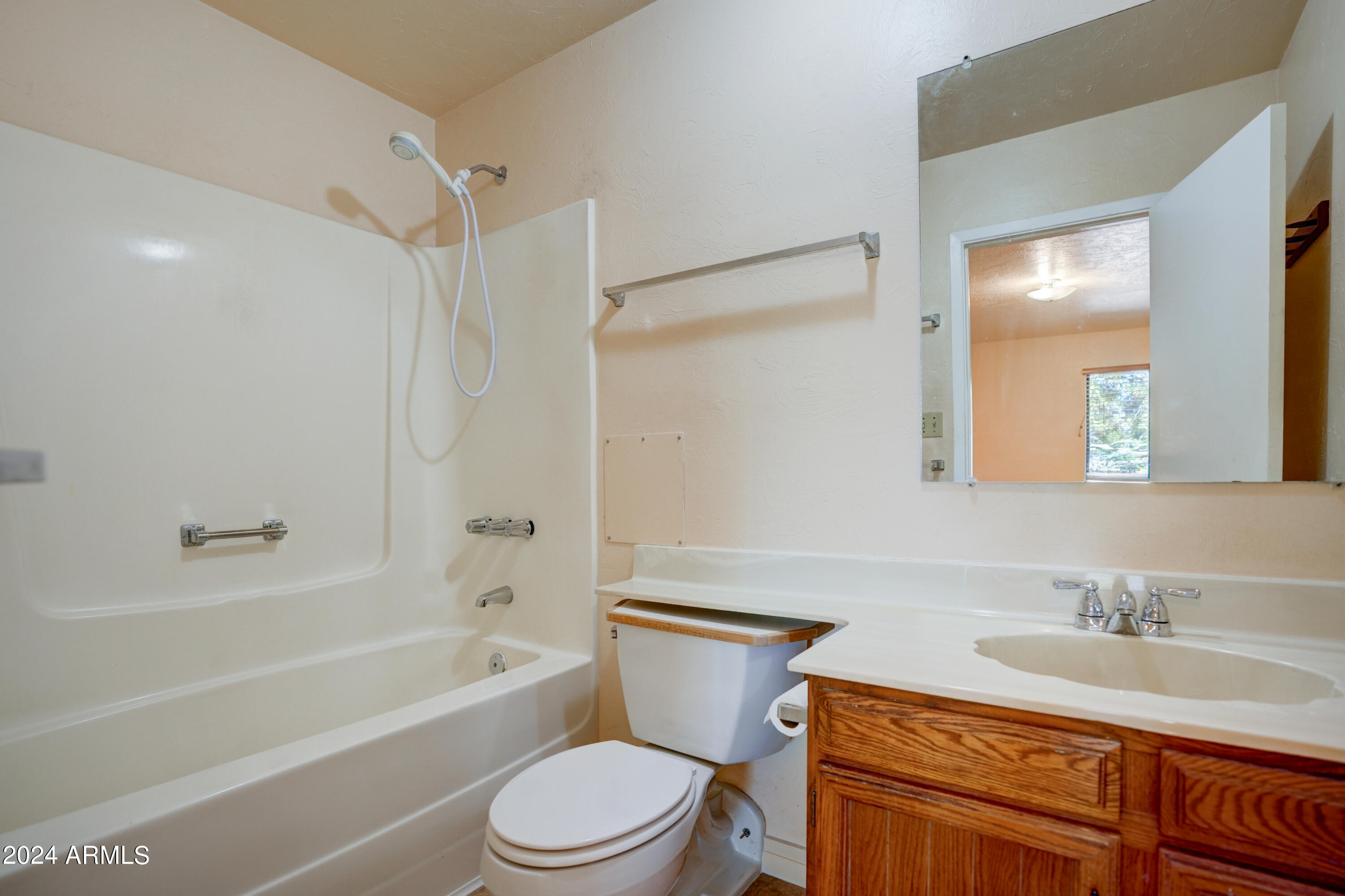 4990 East Geronimo Road Rimrock, AZ 86335 - Photo 20 of 40 Primary Bathroom