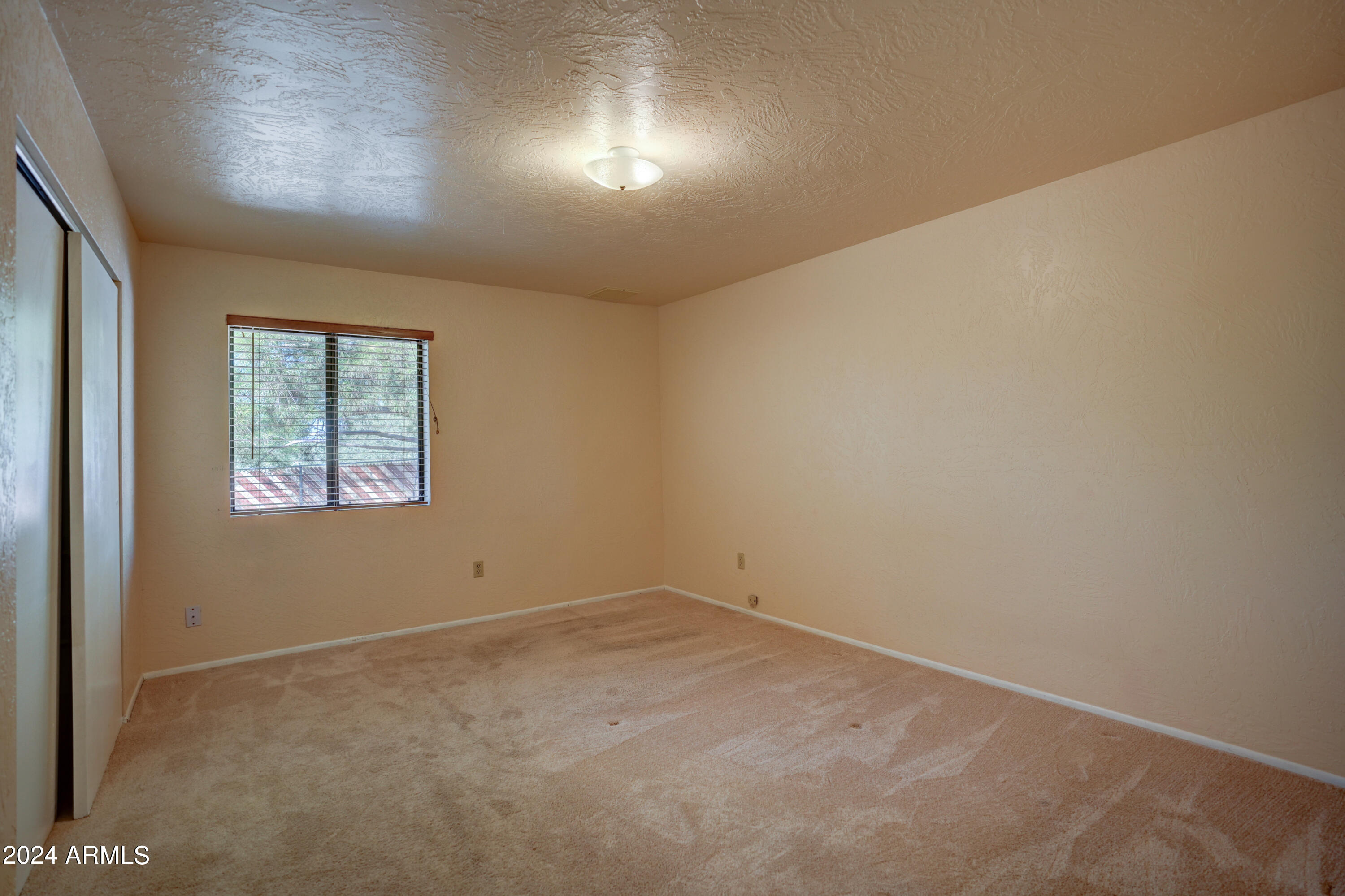 4990 East Geronimo Road Rimrock, AZ 86335 - Photo 21 of 40 Primary Bedroom 1