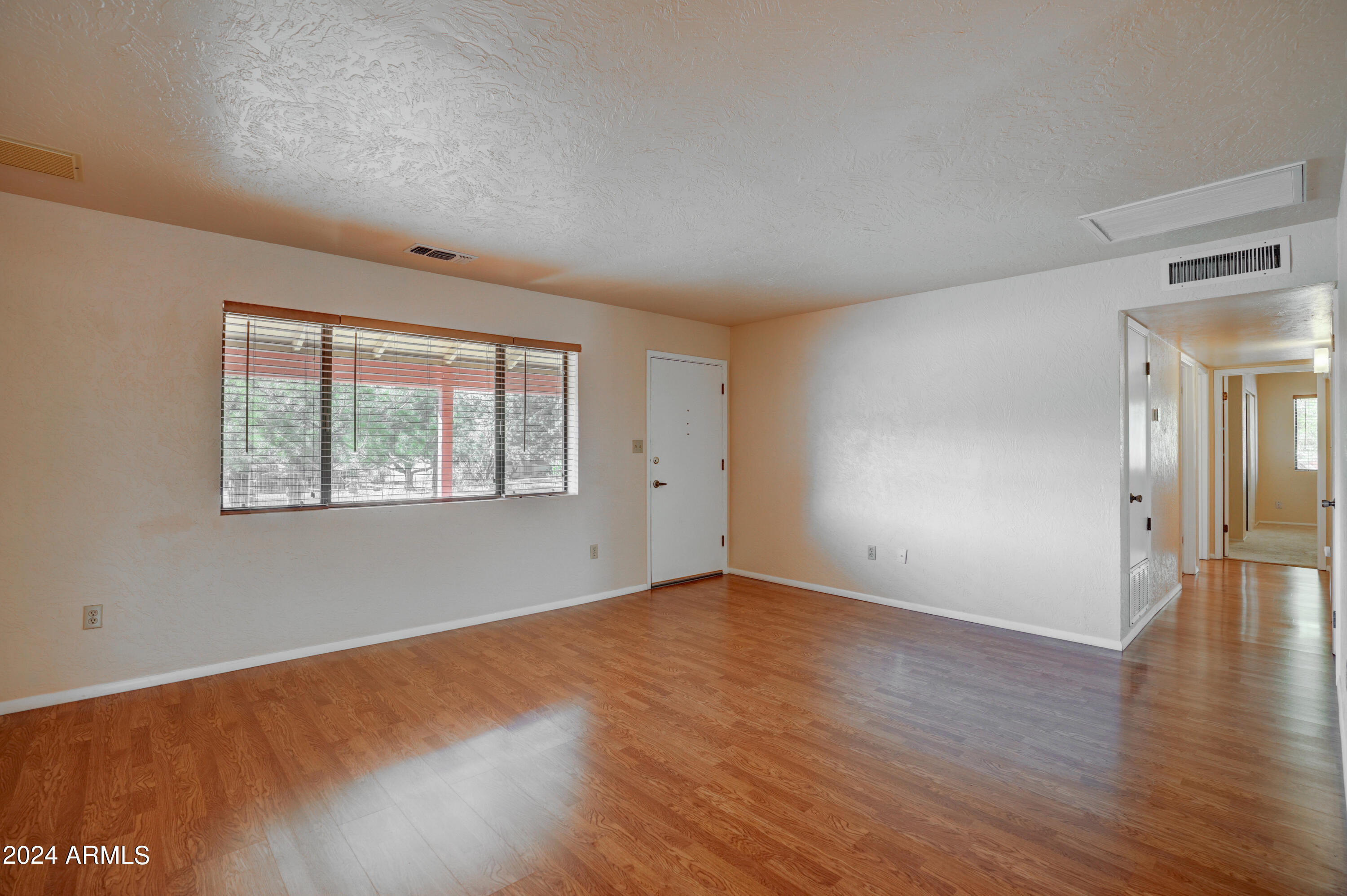 4990 East Geronimo Road Rimrock, AZ 86335 - Photo 6 of 40 Living Room 4