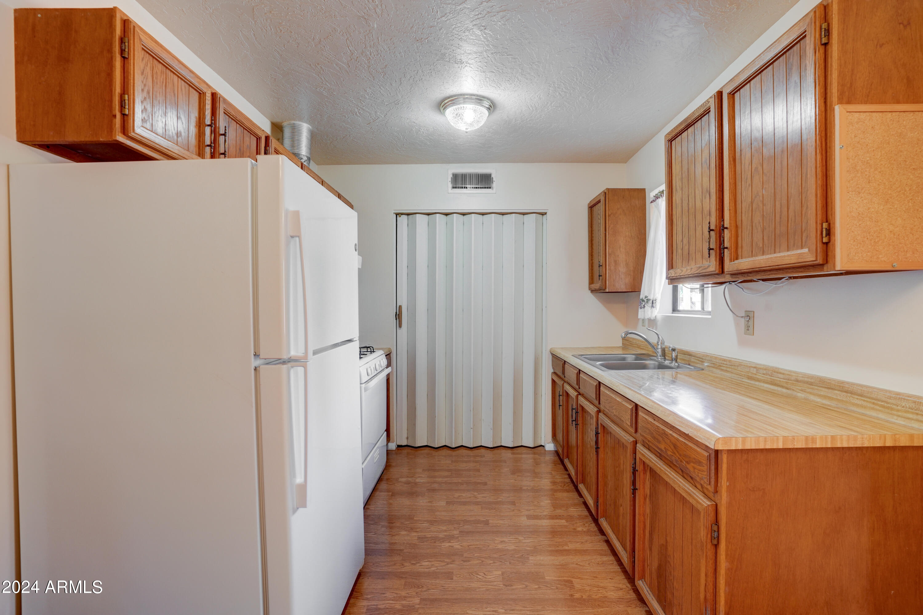 4990 East Geronimo Road Rimrock, AZ 86335 - Photo 9 of 40 Kitchen 2