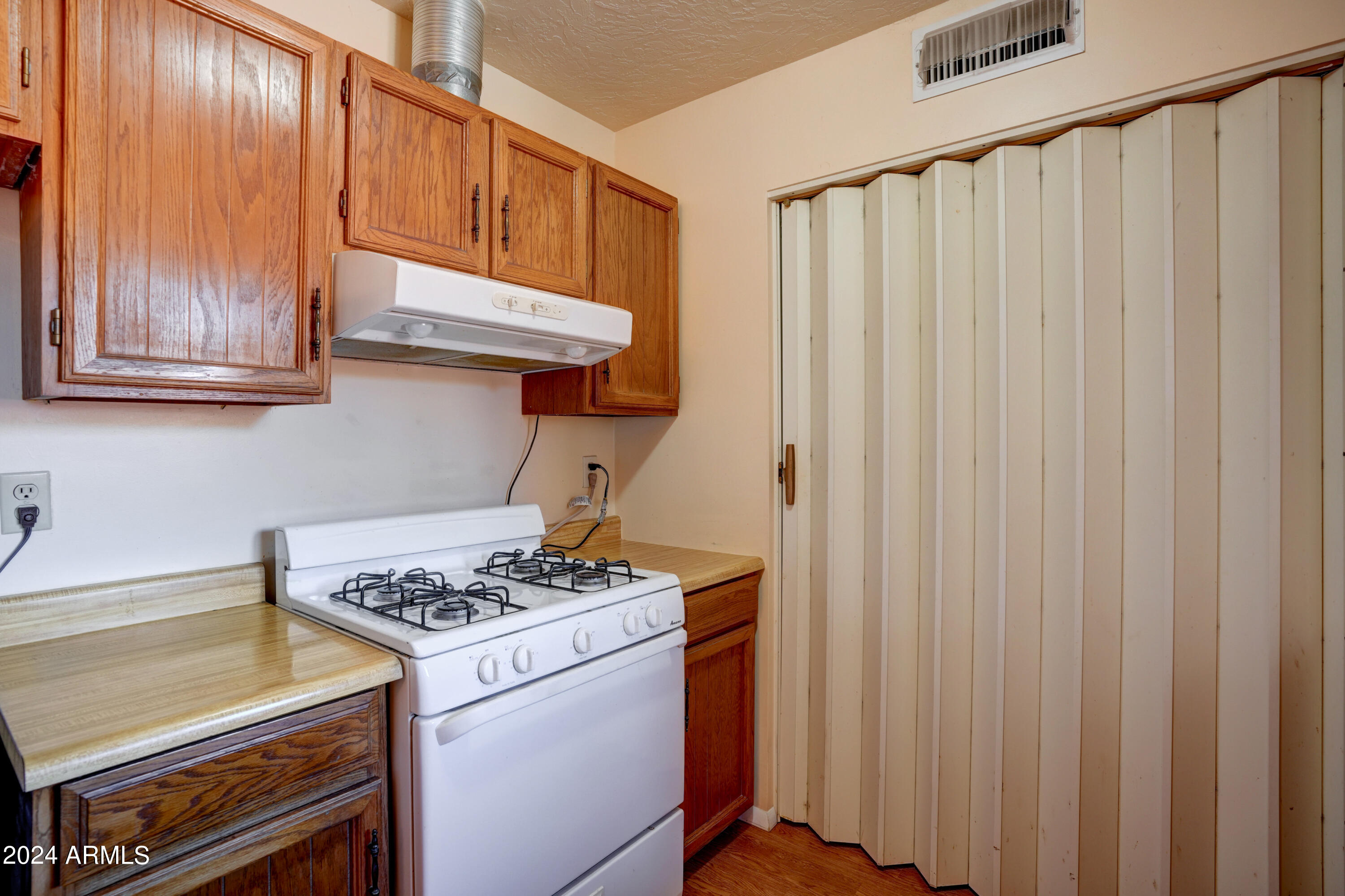 4990 East Geronimo Road Rimrock, AZ 86335 - Photo 10 of 40 Kitchen 3