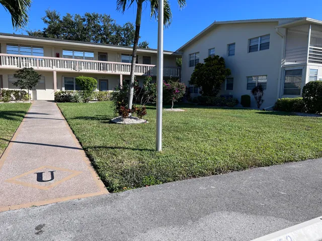 a view of a house with backyard and porch