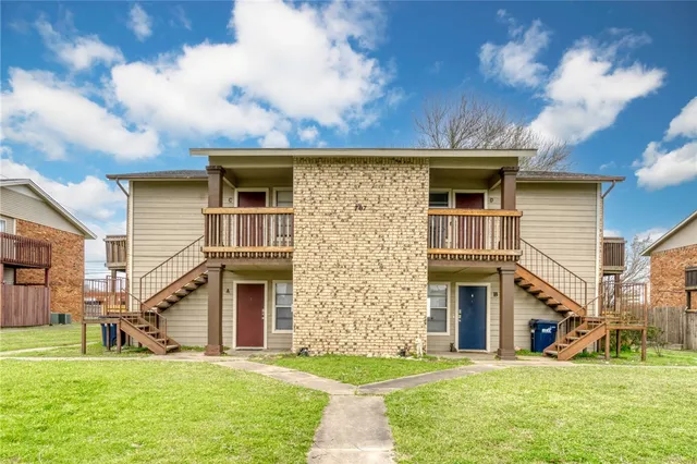 $1,025 | 715 Wellesley Court, Unit C, College Station, TX 77840