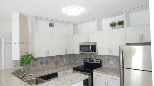 $2,100 | 19877 East Country Club Drive, Unit 3104, Aventura, FL 33180