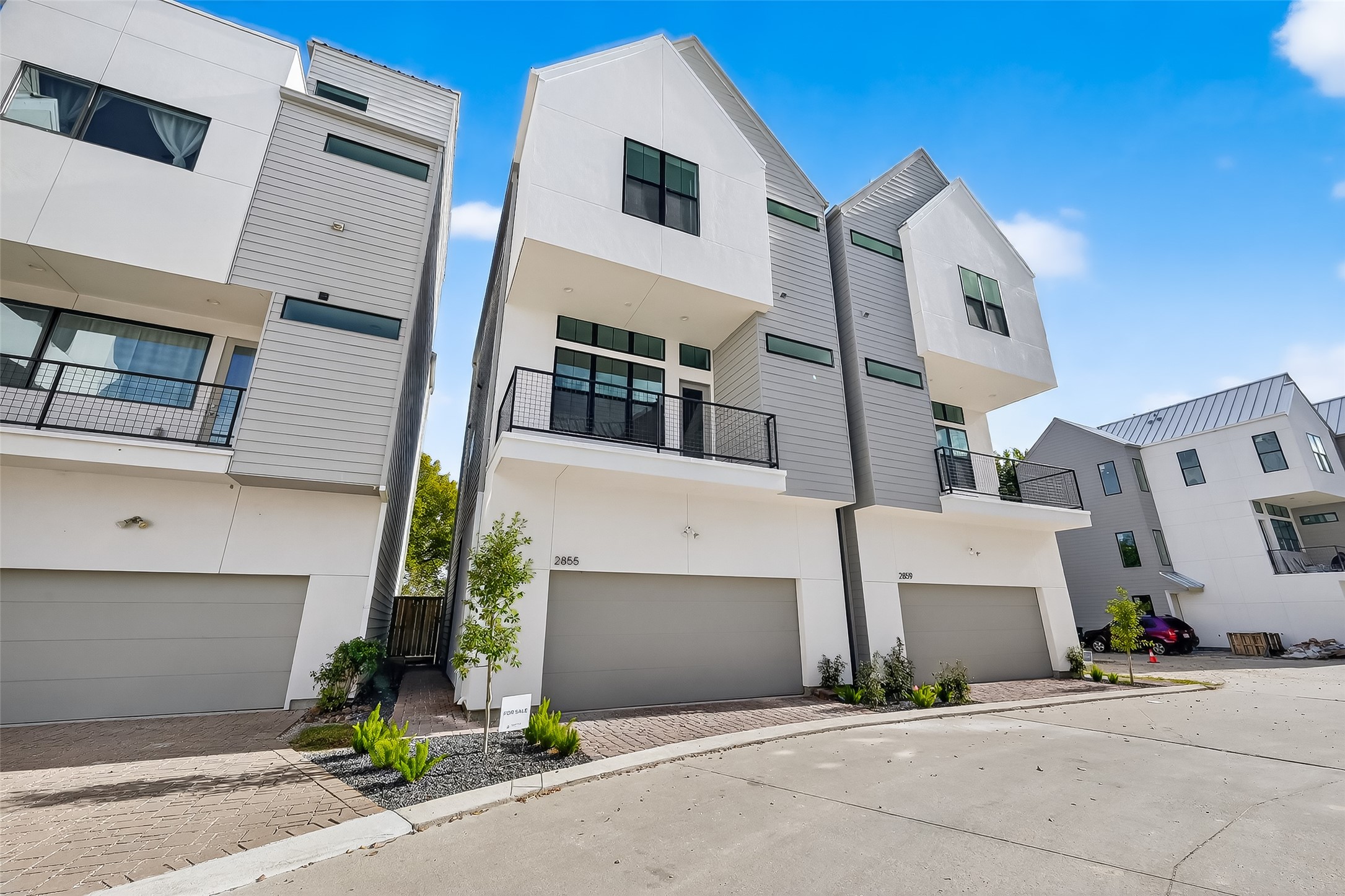 2855 Decker Pl. Houston, TX 77003 - Photo 3 of 44 2855 Decker is the middle unit.