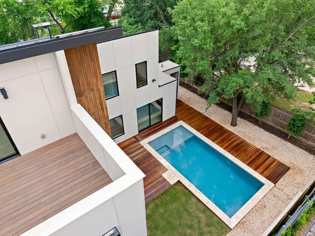 a view of a back yard of the house