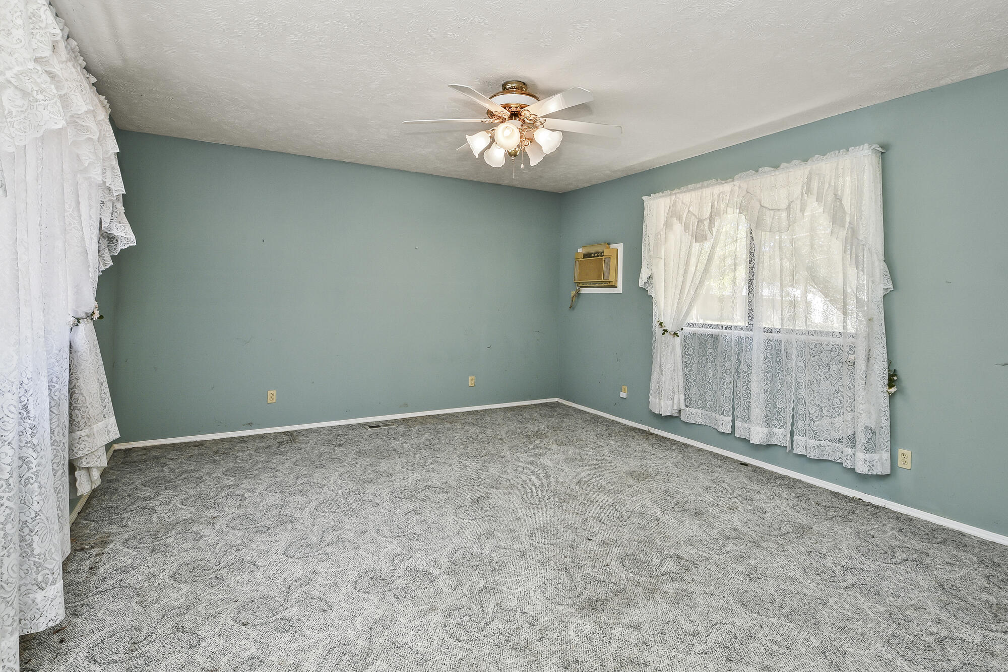 439 Driftwood Lane Reeds Spring, MO 65737 - Photo 13 of 34 Bedroom 1 DR