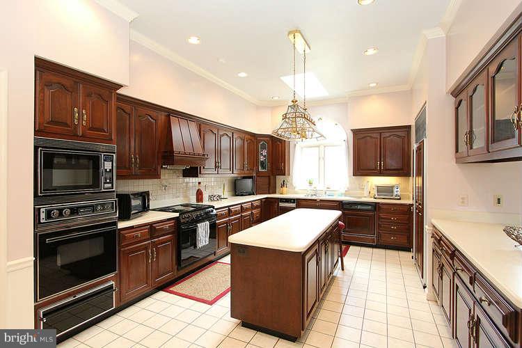 21030 Woodfield Road Gaithersburg, MD 20882 - Photo 9 of 30 Kitchen