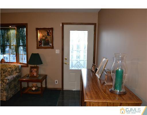 36 West Knollwood Road Edison, NJ 08817 - Photo 3 of 25 Gallery Image 3