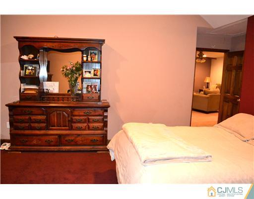 36 West Knollwood Road Edison, NJ 08817 - Photo 23 of 25 Gallery Image 23