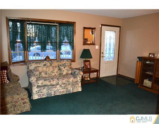 36 West Knollwood Road Edison, NJ 08817 - Photo 4 of 25 Gallery Image 4