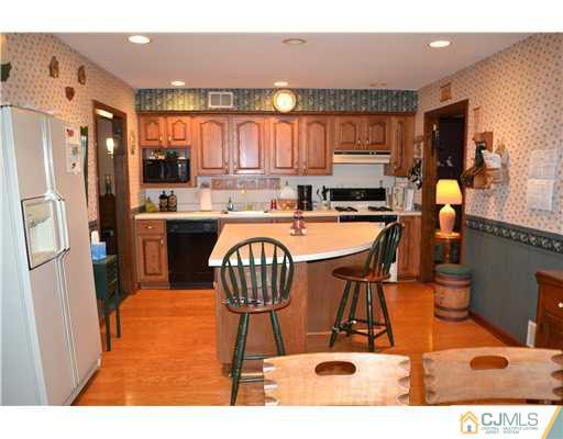 36 West Knollwood Road Edison, NJ 08817 - Photo 6 of 25 Gallery Image 6