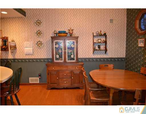 36 West Knollwood Road Edison, NJ 08817 - Photo 7 of 25 Gallery Image 7