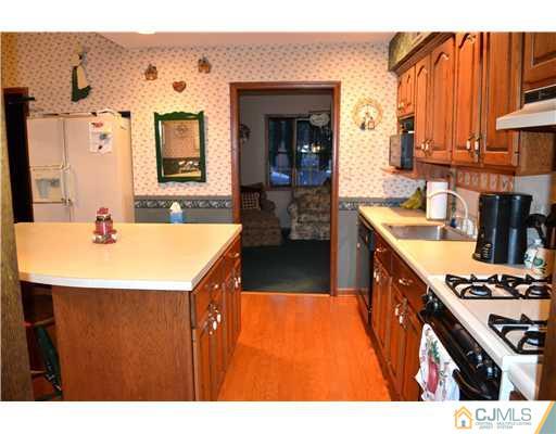 36 West Knollwood Road Edison, NJ 08817 - Photo 8 of 25 Gallery Image 8