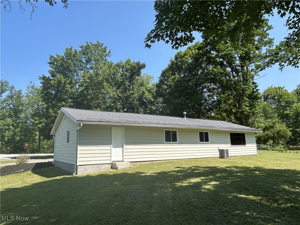 10263 Wye Road Chesterland, OH 44026 - Photo 33 of 45 Rear view of this home, recently painted.