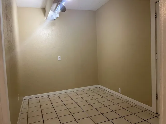 a view of a utility room