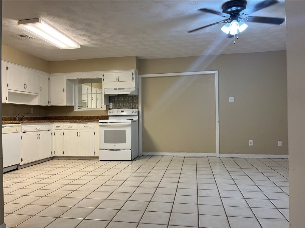 138 Doyle Drive Portland, TX 78374 - Photo 8 of 24 a kitchen with a stove a refrigerator and cabinets