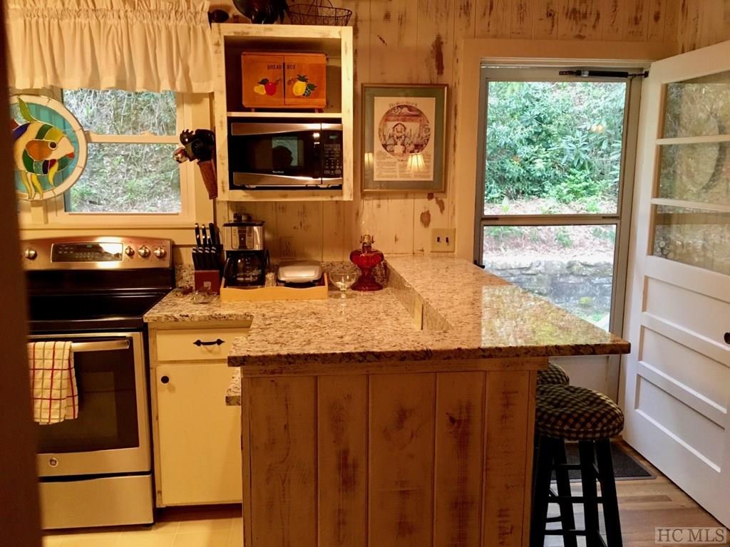 127 View Point Road Highlands, NC 28741 - Photo 4 of 18 Gallery Image 4