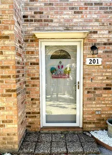 $152,000 | 604 Clearview Parkway, Unit 201, Metairie, LA 70001