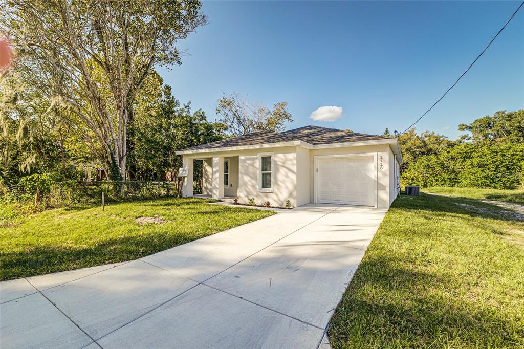 2728 Golfview Street Lakeland, FL 33801 - Photo 2 of 25 a front view of a house with garden