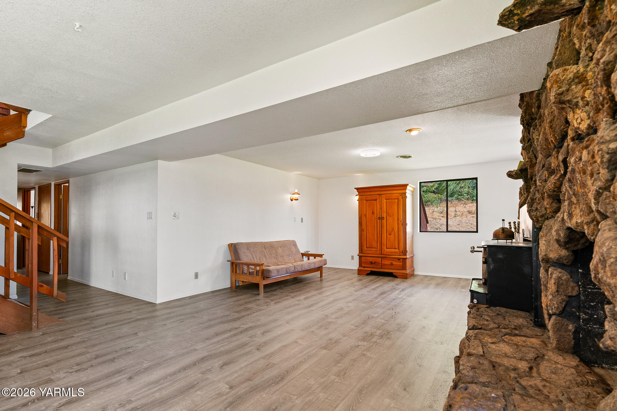 13619 Summitview Ext Road Yakima, WA 98908 - Photo 38 of 56 a living room with furniture and a window