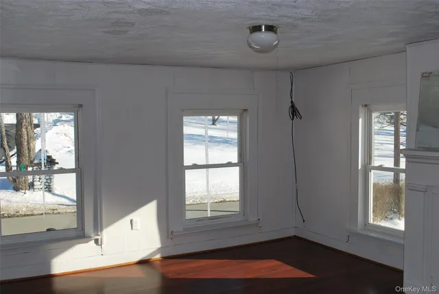 $2,850 | 22 Dekay Road, Warwick, NY 10990