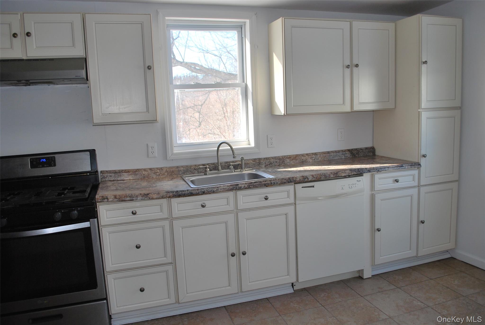 22 Dekay Road Warwick, NY 10990 - Photo 7 of 24