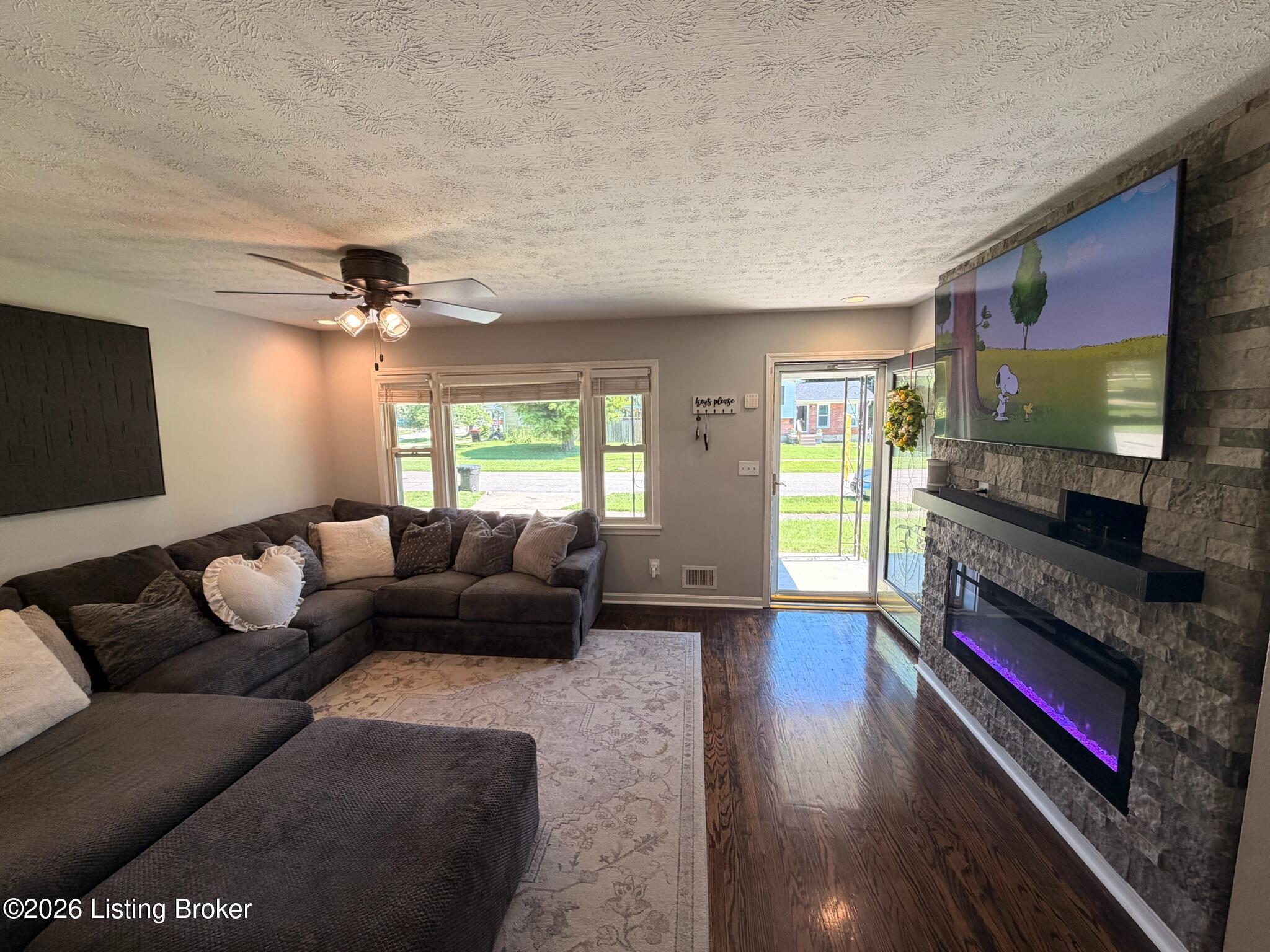 1066 Runell Road Louisville, KY 40214 - Photo 9 of 37 Family Room