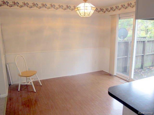 4871 Lakeshore Road Fort Gratiot, MI 48059 - Photo 6 of 15 DINING AREA
