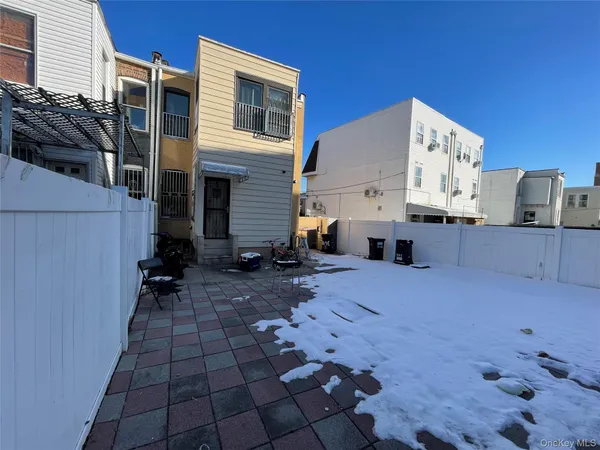 a view of a back yard of the house