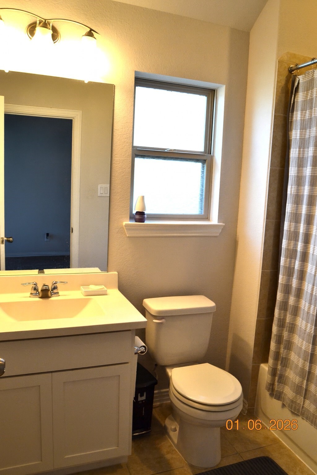 20811 Magical Merlin Way Tomball, TX 77375 - Photo 13 of 17 Guest full bathroom