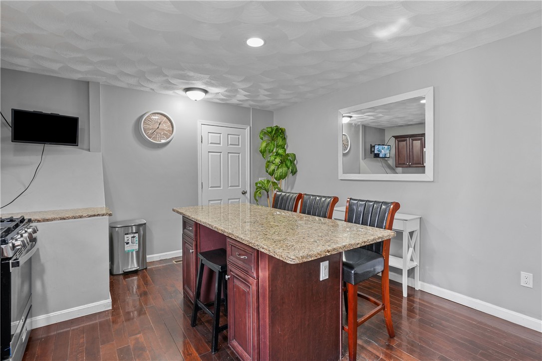 98 Oakland Avenue Providence, RI 02908 - Photo 13 of 49