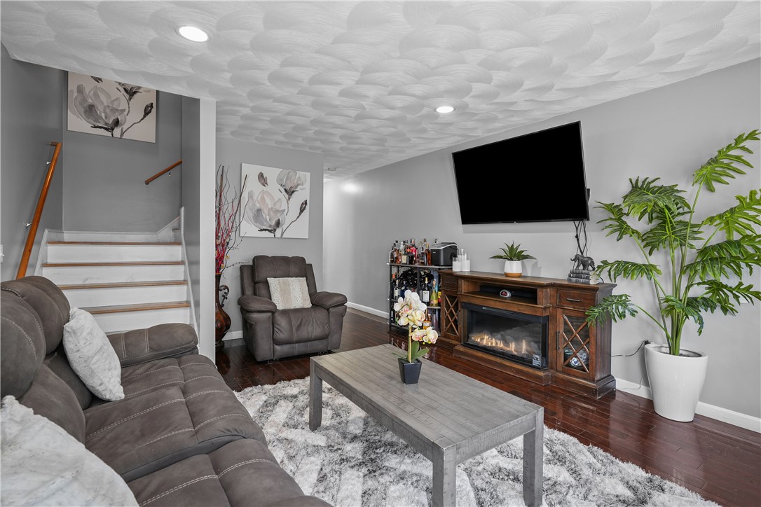 98 Oakland Avenue Providence, RI 02908 - Photo 15 of 49